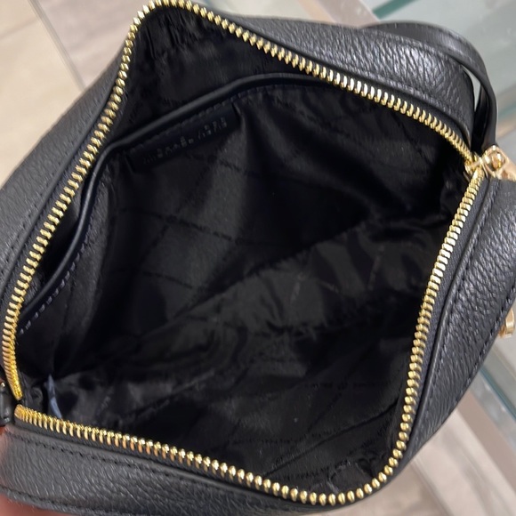 MICHAEL KORS JET SET LARGE EAST WEST ZIP POCKET CHAIN XBODY BLACK
NWT - Picture 9 of 16